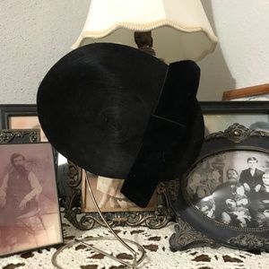 Vintage 1940 Ladies black Hat